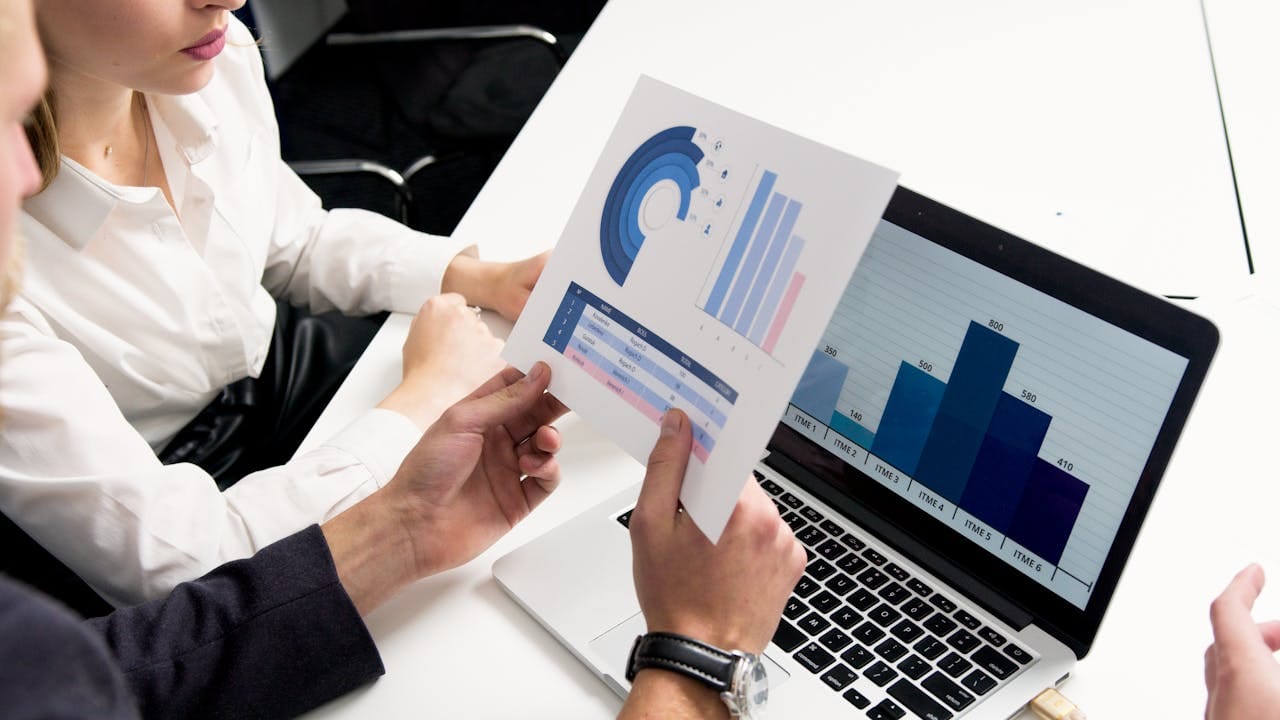 How to Build a Dividend Growth Portfolio: 7 Stocks Paying 10%+ by 2030
