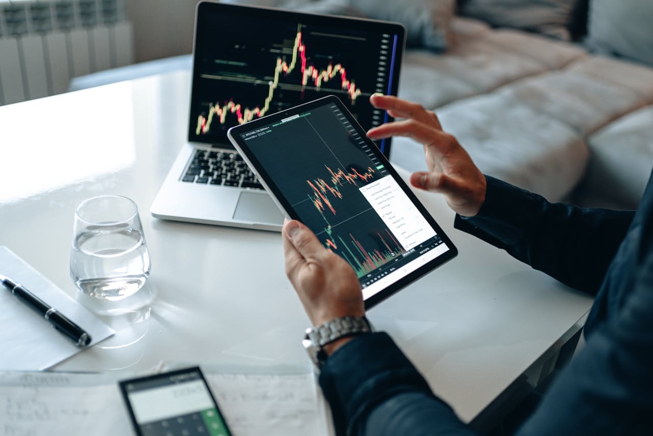 How to Short Stocks in 2025: 9 Must-Know Strategies with Inverse ETFs for Bear Market Success